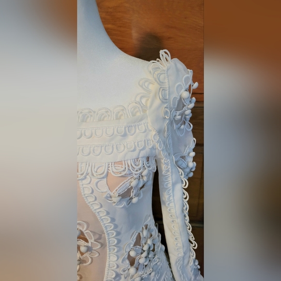 GORGEOUS Elaborate White Doily Mini Dress - Picture 8 of 10